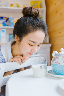 谢云谨和陆娇重生美食博主